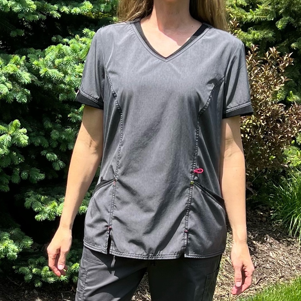 - Scrubstar M Lightweight Charcoal Scrub Top! EUC!